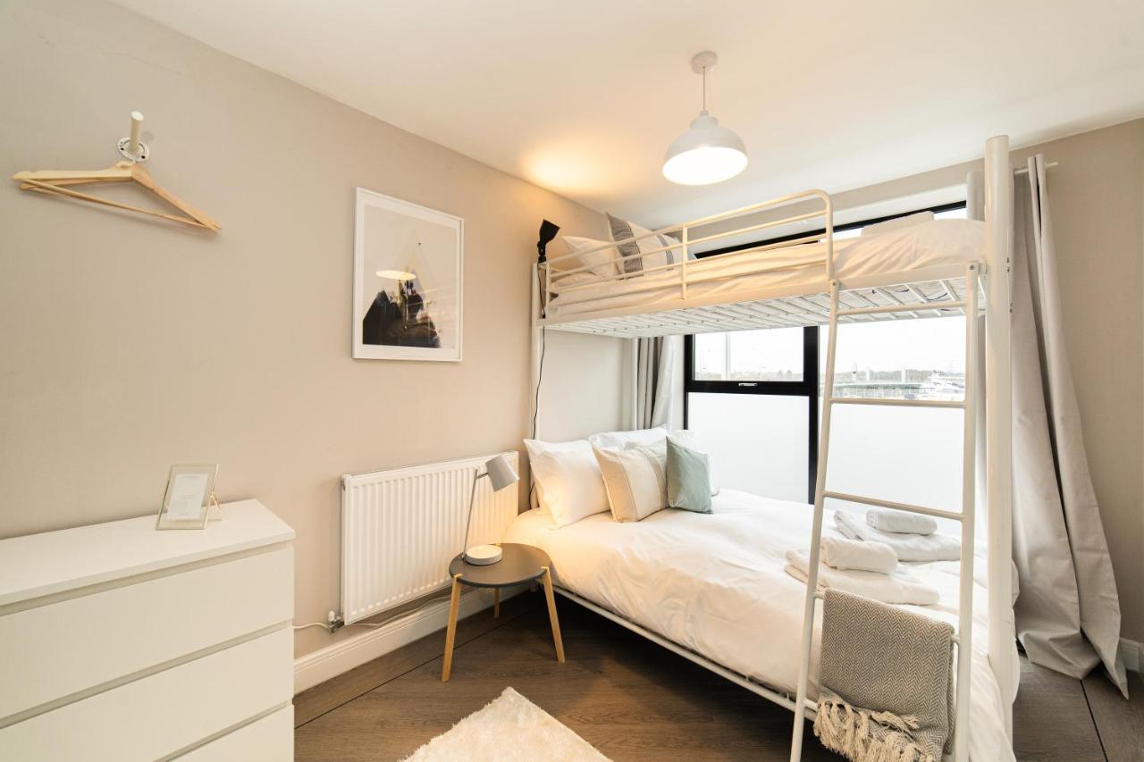 Beautiful Two Bedroom Harbour Side Apartment Poole Exterior photo